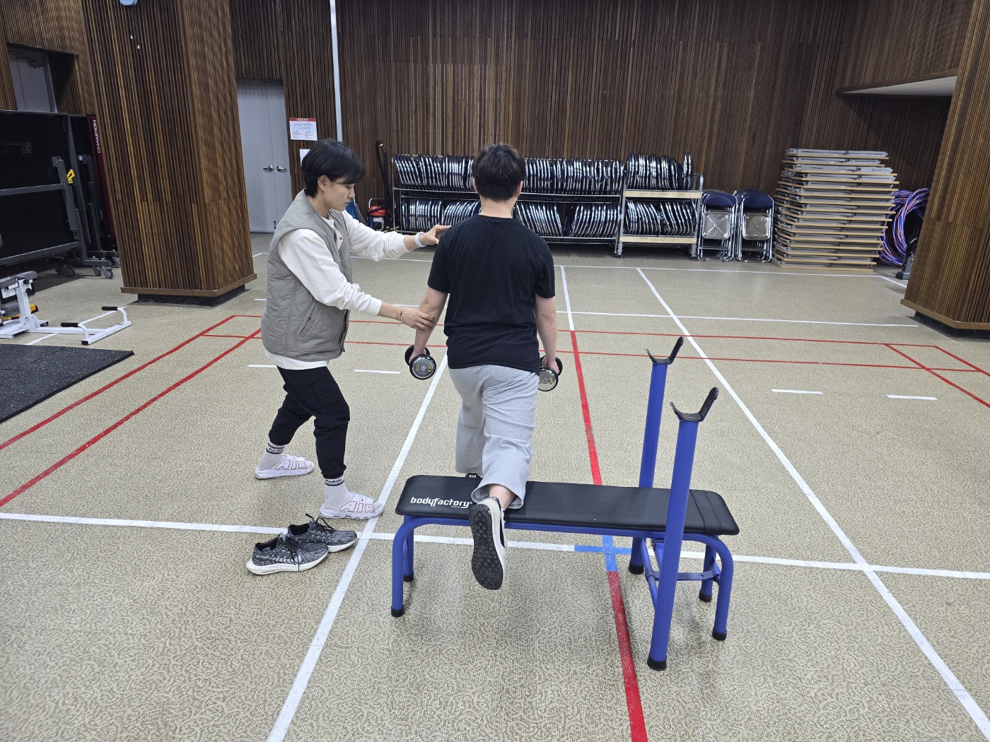 불가리안 스플릿 스쿼트.jpg