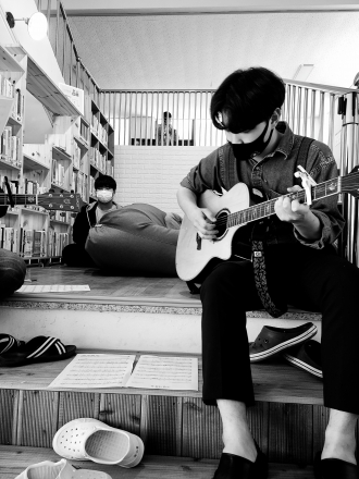 푸른다락방 버스킹